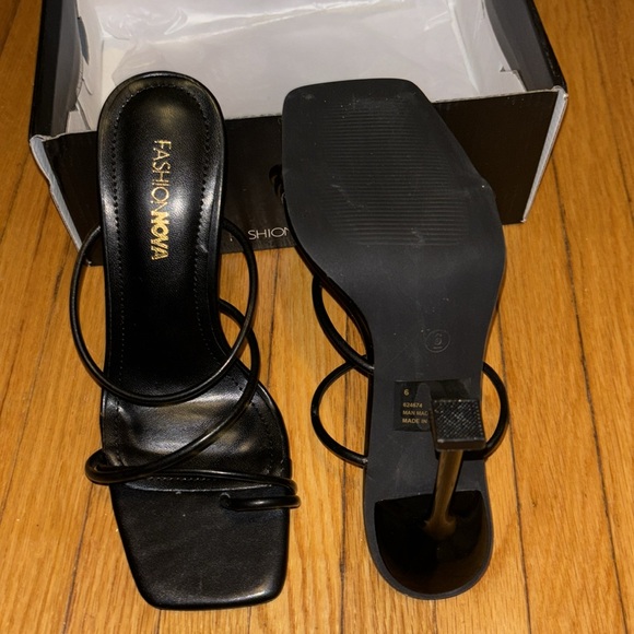 Fashion Nova All Black short heels - Picture 3 of 4